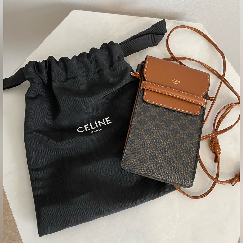 (850) Brand new Celine Triomphe Phone Pouch